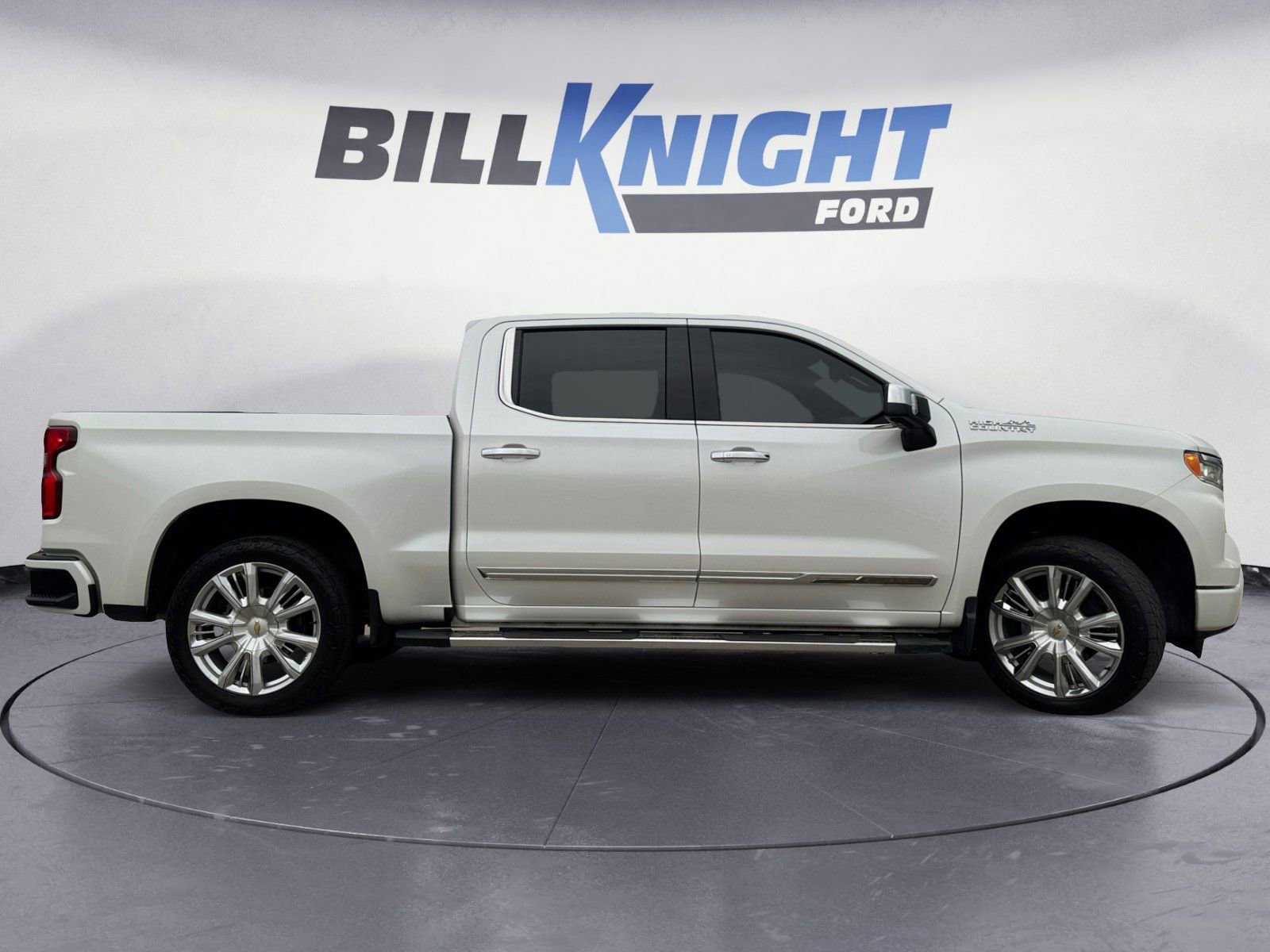 Used 2022 Chevrolet Silverado 1500 High Country w/ High Country Premium Package image 7