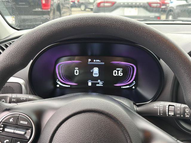 Used 2025 Kia Soul LX w/ LX Technology Package FWD image 12