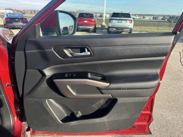 Used 2024 Nissan Pathfinder Platinum w/ Cargo Package image 39