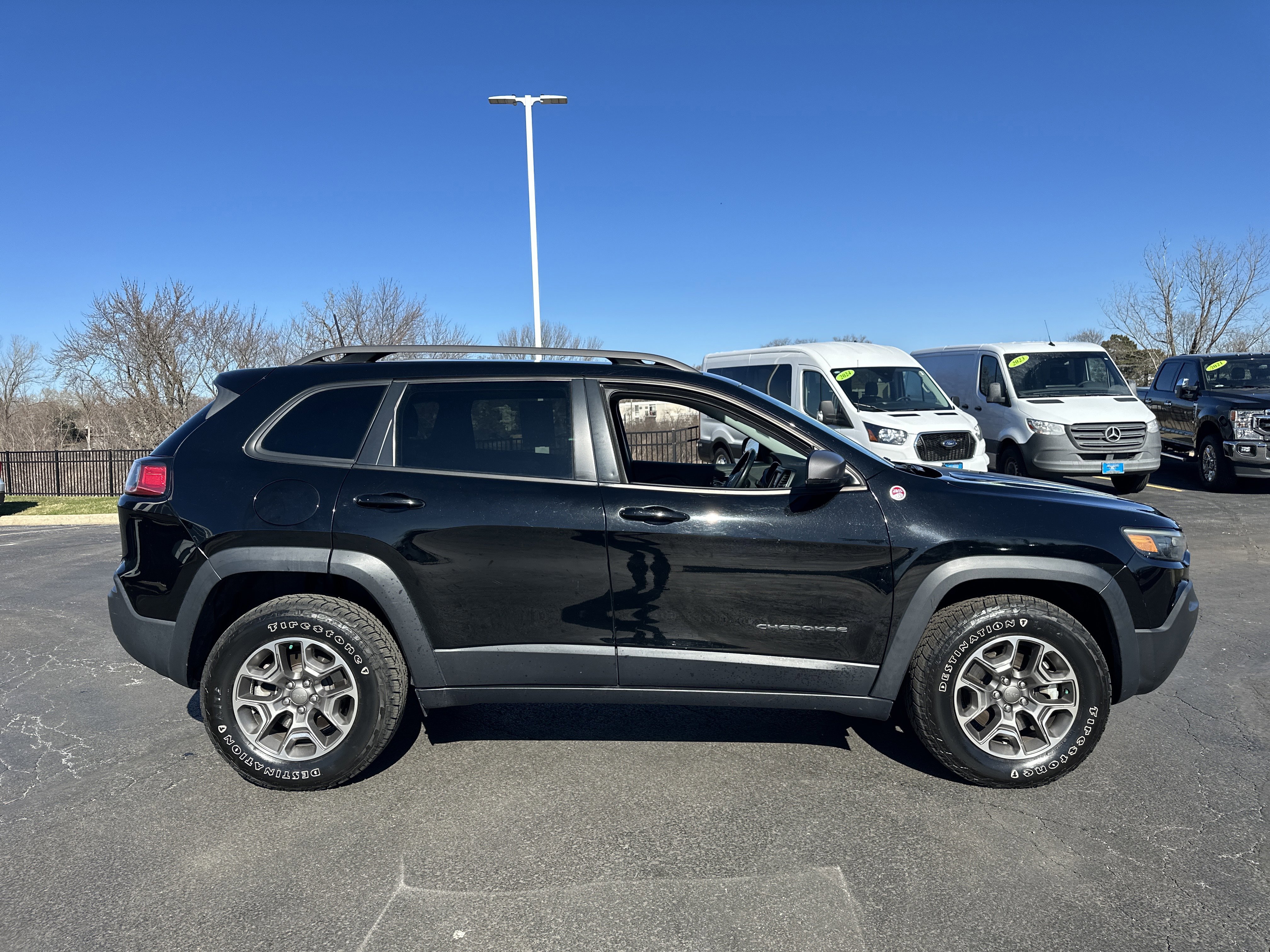 Used 2021 Jeep Cherokee Trailhawk w/ Comfort/Convenience Group image 2