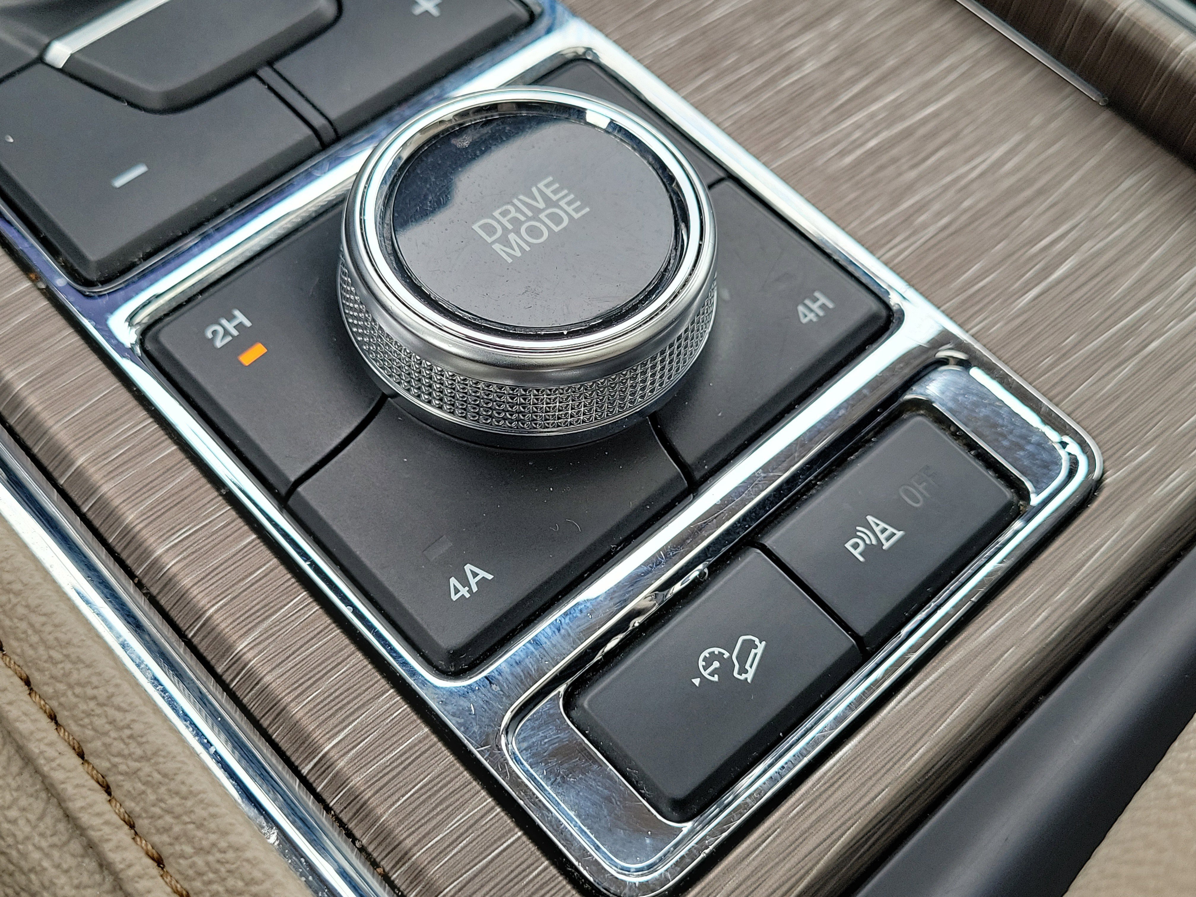 Certified 2024 Ford Expedition Limited image 32