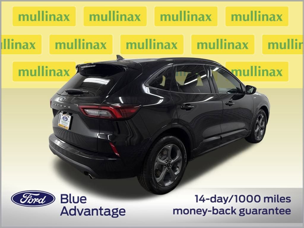 Certified 2023 Ford Escape ST-Line image 3