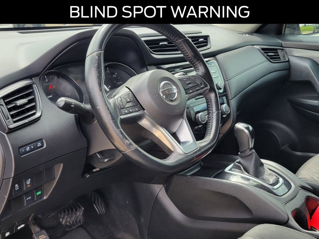 Used 2017 Nissan Rogue SV FWD image 17