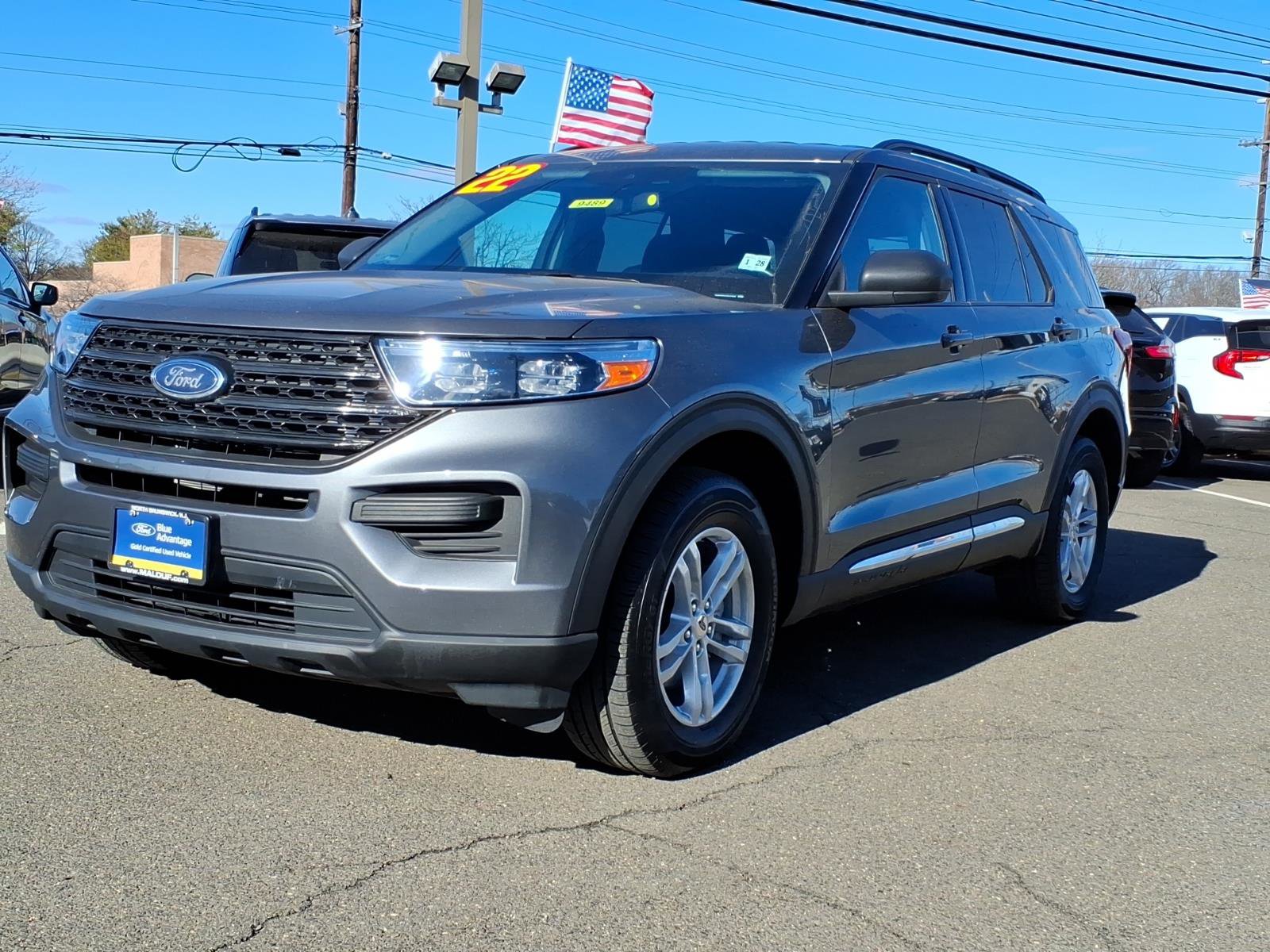 Certified 2022 Ford Explorer XLT image 3