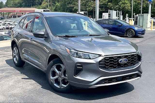 Certified 2023 Ford Escape ST-Line w/ Tech Pack #1 AWD/4WD image 2