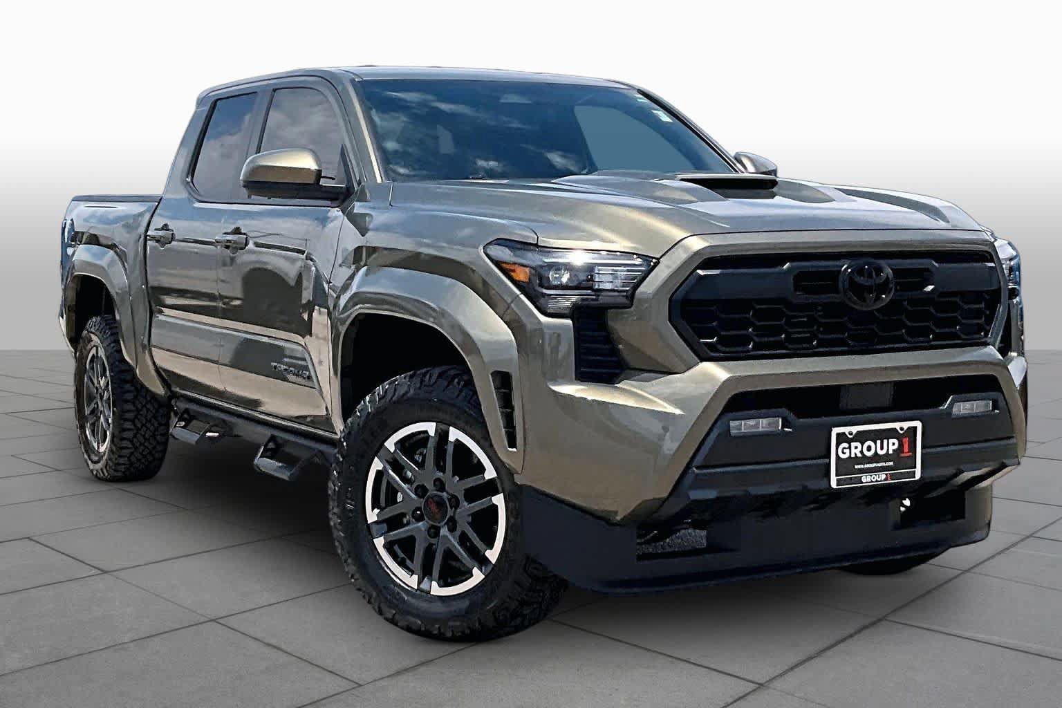 Used 2025 Toyota Tacoma TRD Sport AWD/4WD image 3
