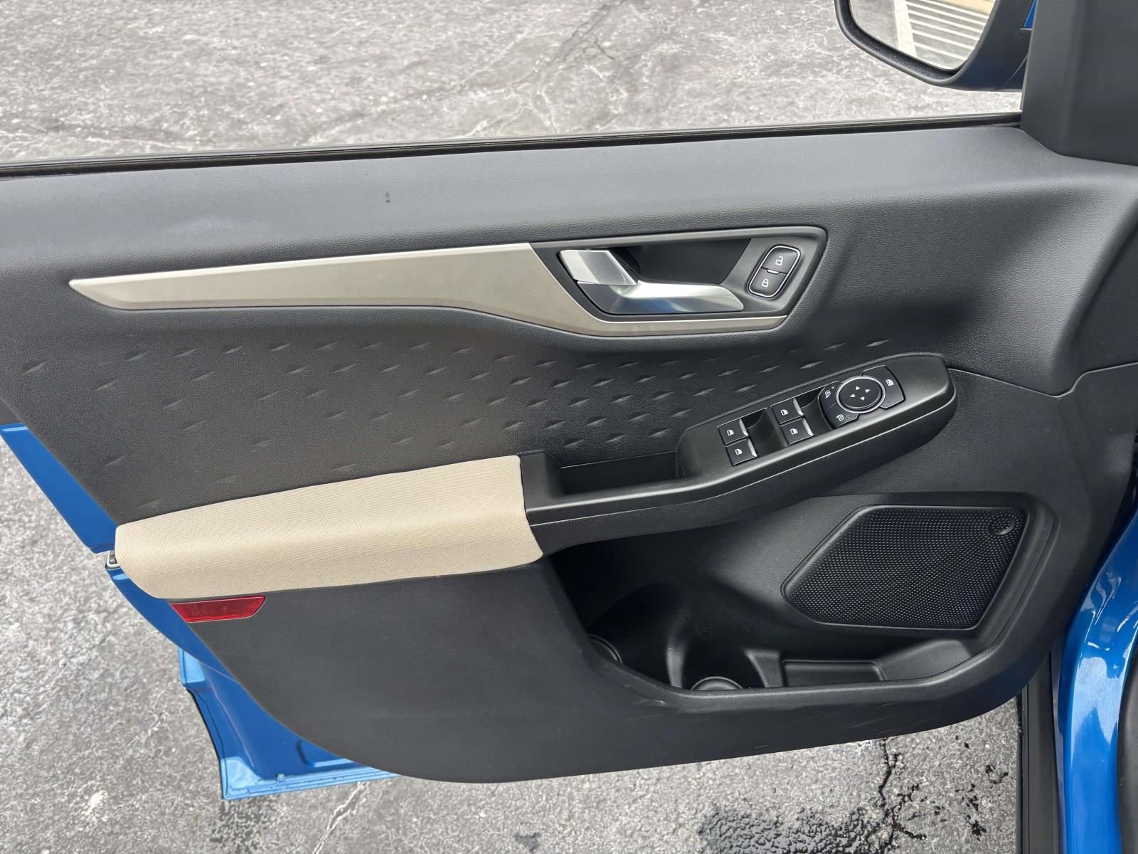 Certified 2020 Ford Escape SE image 13