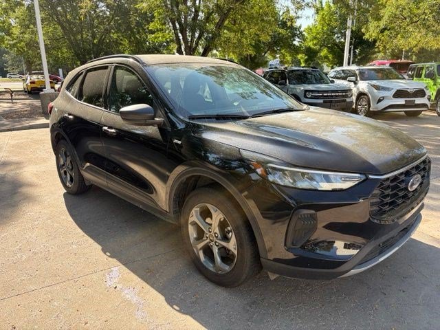 Certified 2025 Ford Escape ST-Line AWD/4WD image 10