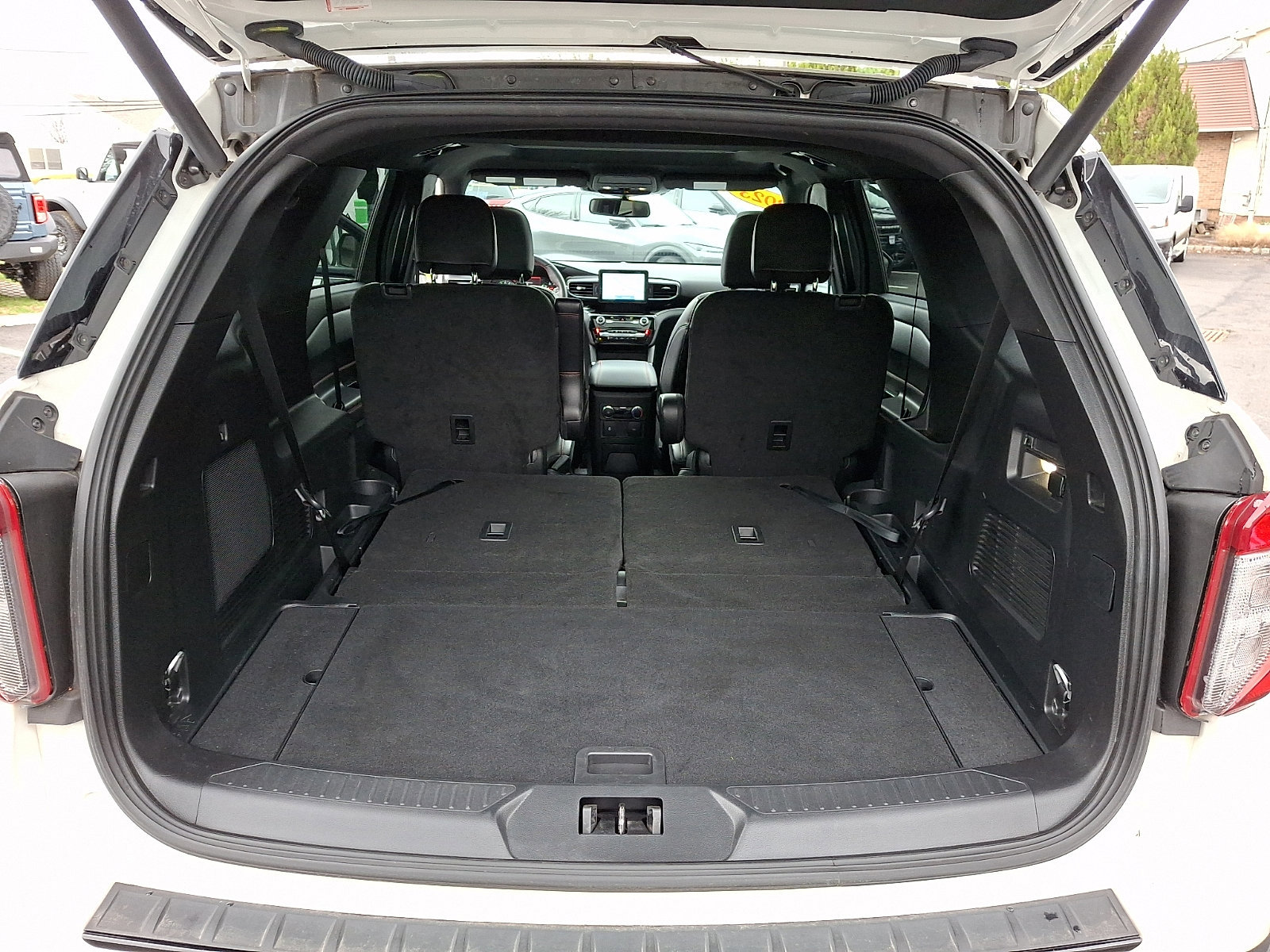 Certified 2023 Ford Explorer ST-Line w/ Class IV Trailer Tow Package image 30