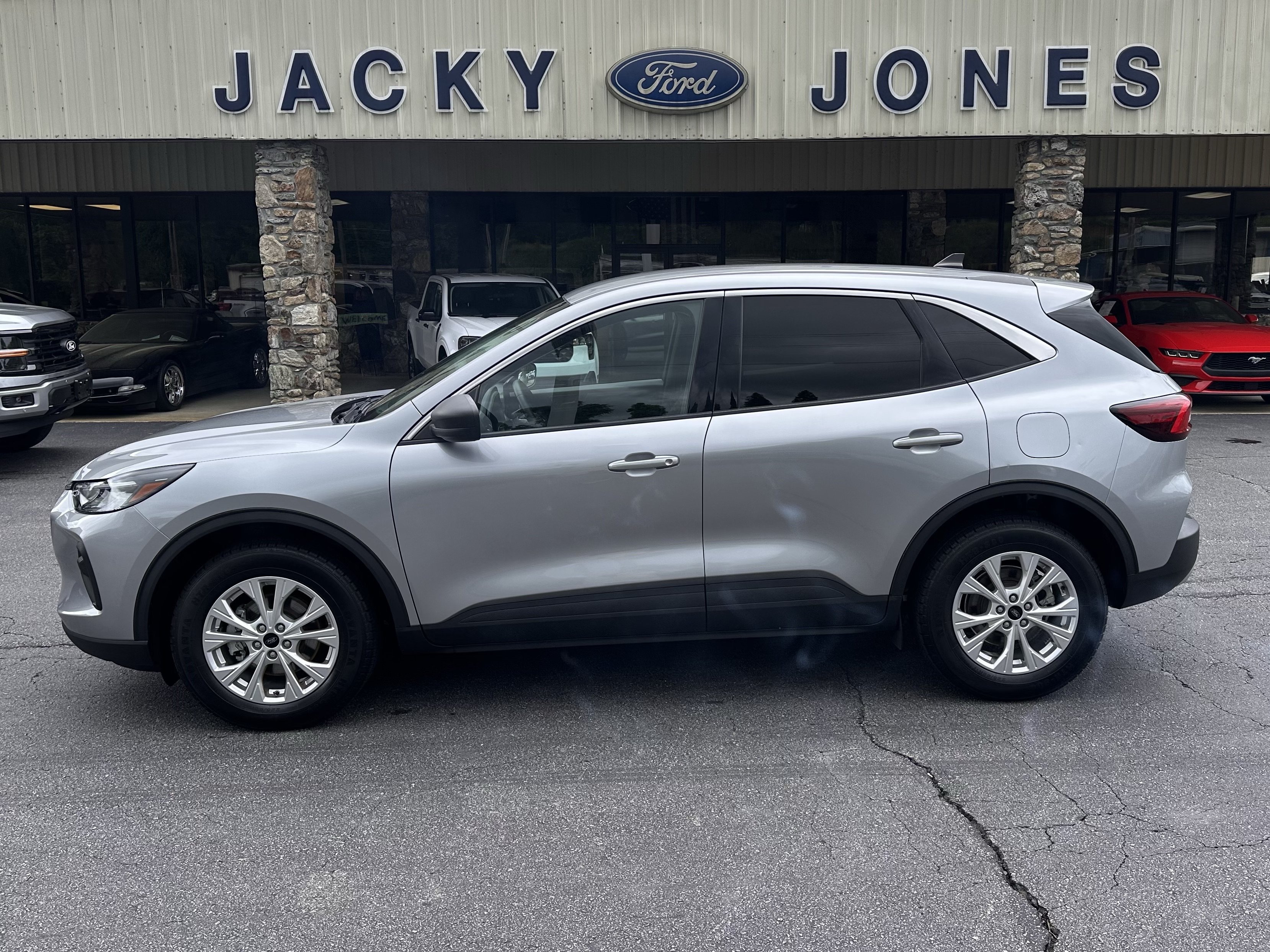 Certified 2024 Ford Escape Active w/ Tech Pack #1 AWD/4WD image 1