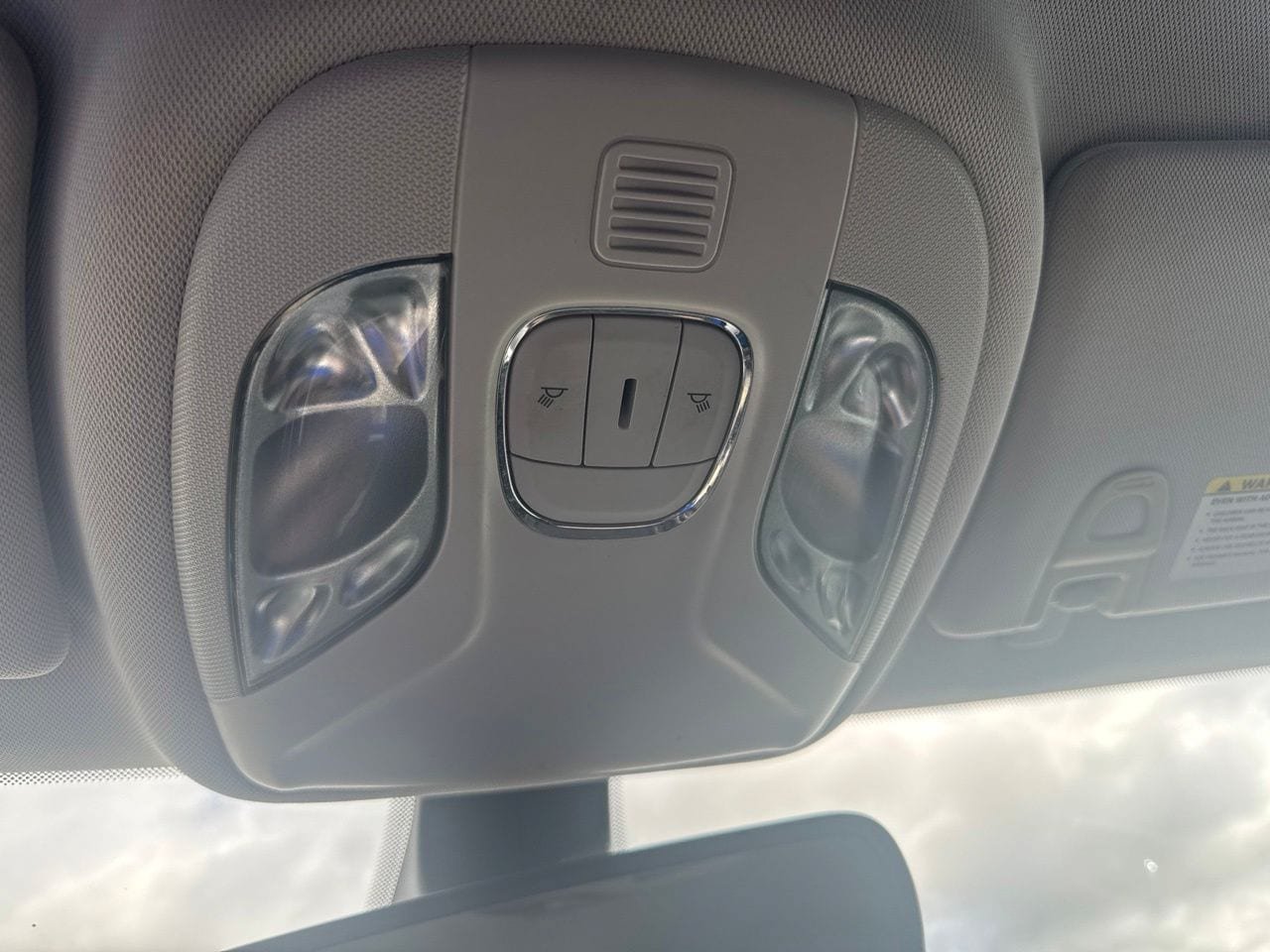 Used 2018 Jeep Compass Latitude w/ Popular Equipment Group FWD image 14