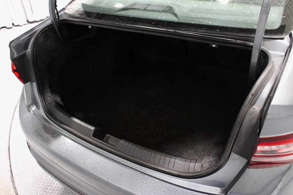 Used 2025 Volkswagen Jetta SE FWD image 14