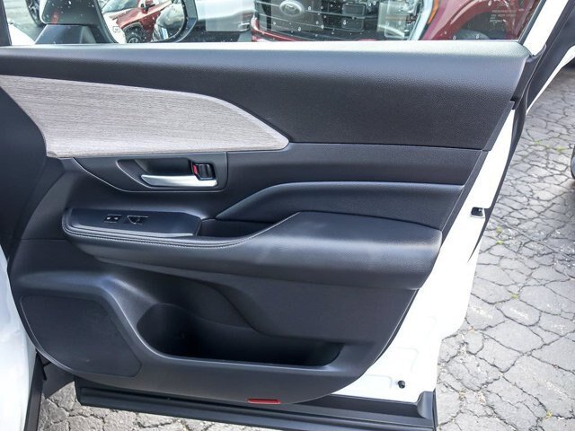 Used 2025 Toyota Grand Highlander AWD image 34