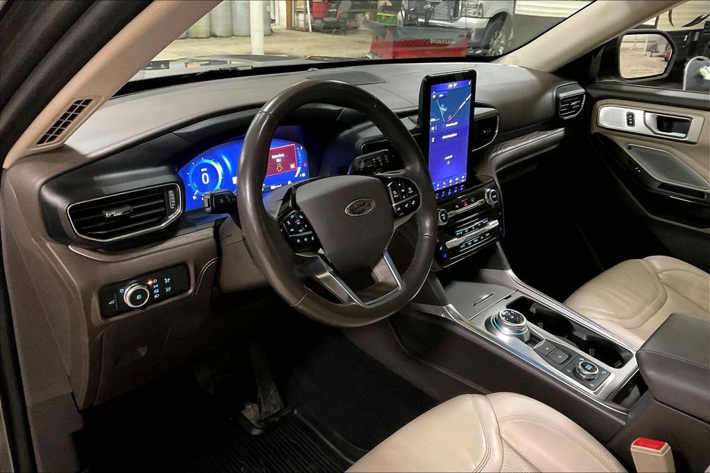 Certified 2021 Ford Explorer Platinum w/ Equipment Group 601A image 13