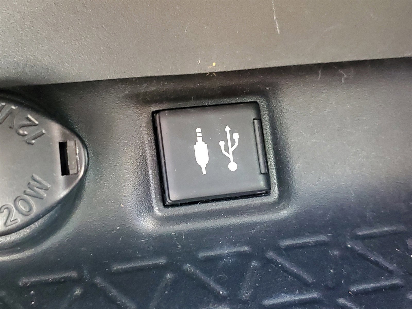 Used 2019 Toyota RAV4 XLE image 24