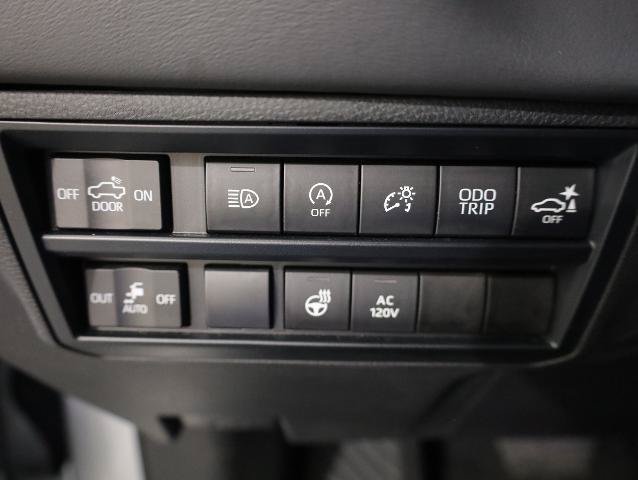 Used 2023 Toyota Tundra Platinum AWD/4WD image 28