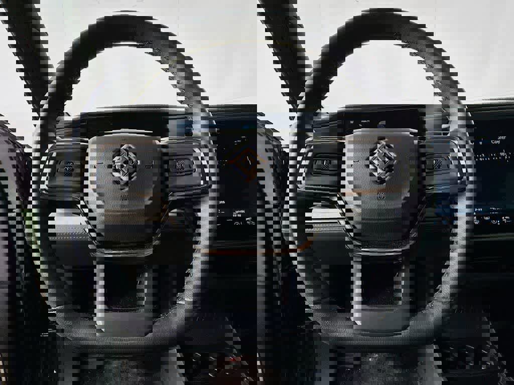 Used 2025 Rivian R1S Adventure AWD/4WD image 19