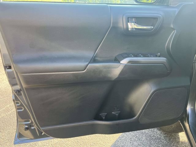 Used 2019 Toyota Tacoma TRD Off-Road AWD/4WD image 17