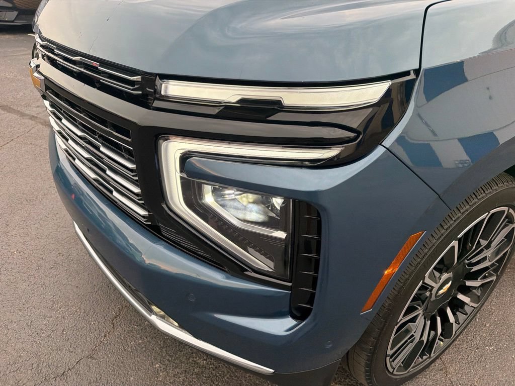Used 2025 Chevrolet Tahoe High Country AWD/4WD image 16