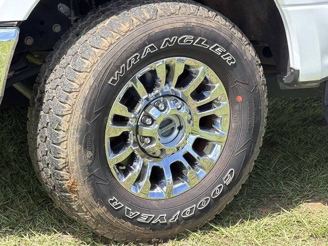 Certified 2020 Ford F250 XLT w/ XLT Premium Package AWD/4WD image 15