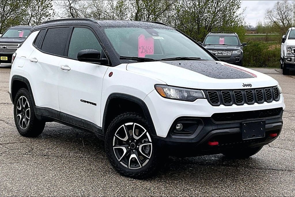 Used 2025 Jeep Compass Trailhawk AWD/4WD image 1