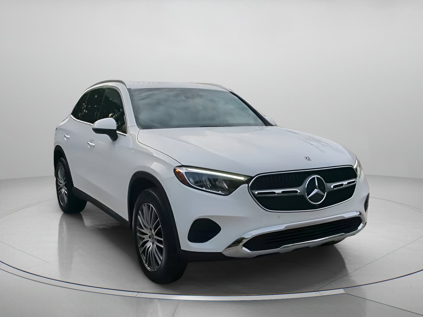 Used 2025 Mercedes-Benz GLC 300 image 4