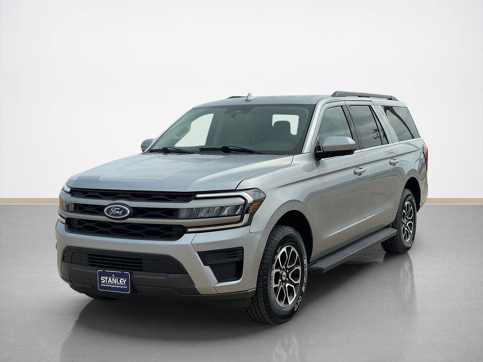 Certified 2024 Ford Expedition Max XLT image 3