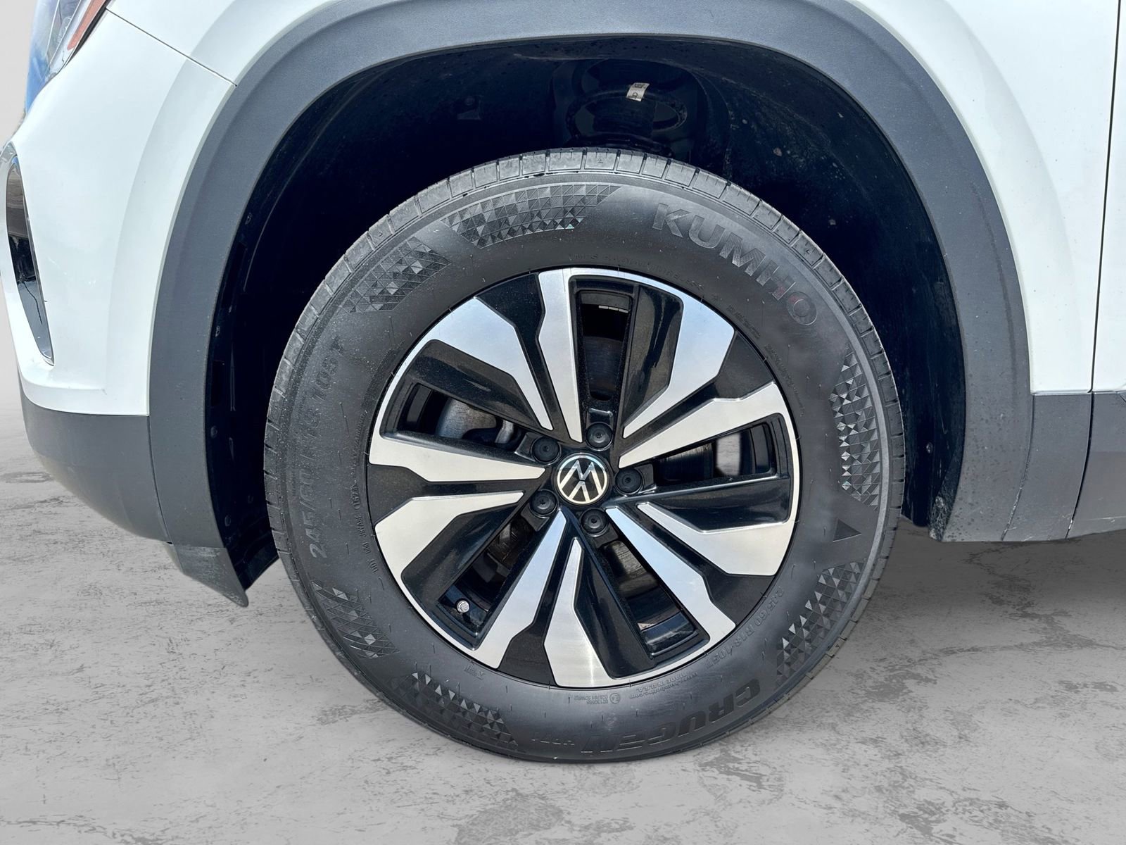 Used 2024 Volkswagen Atlas Cross Sport SE AWD/4WD image 16