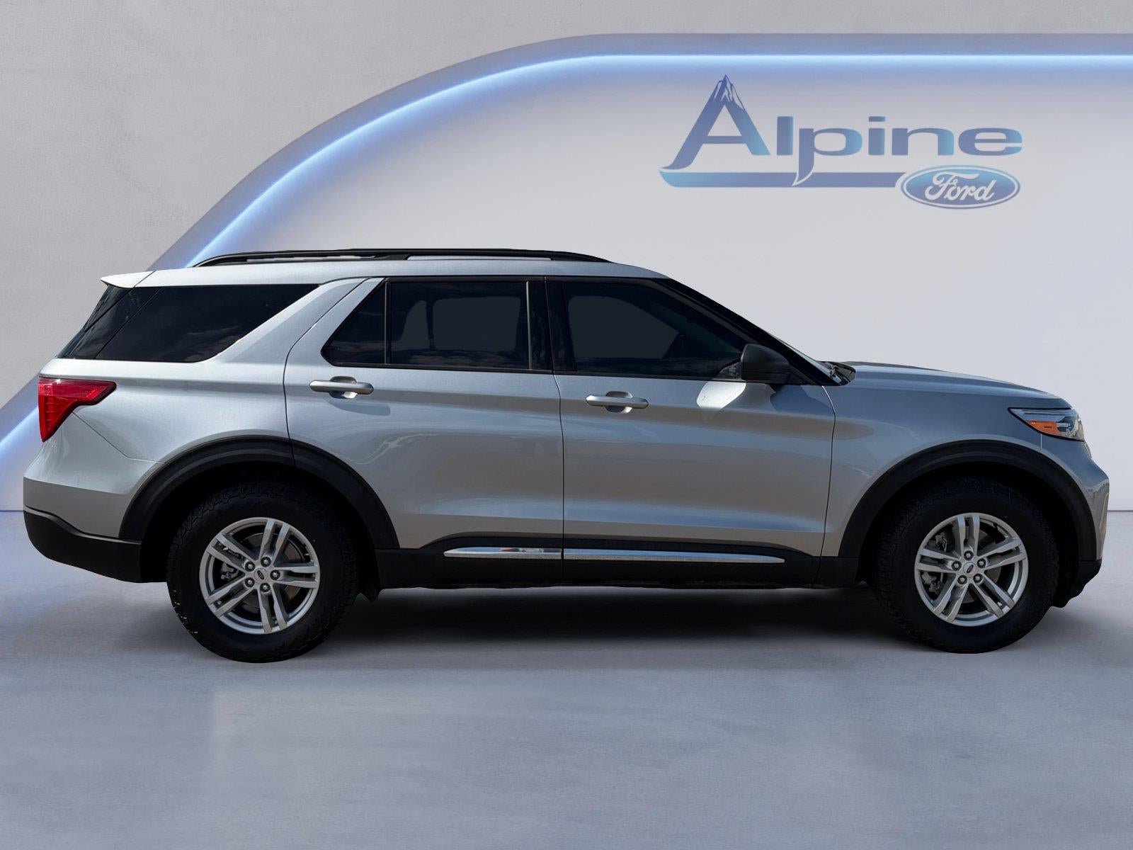 Certified 2024 Ford Explorer XLT w/ Class IV Trailer Tow Package AWD/4WD image 6