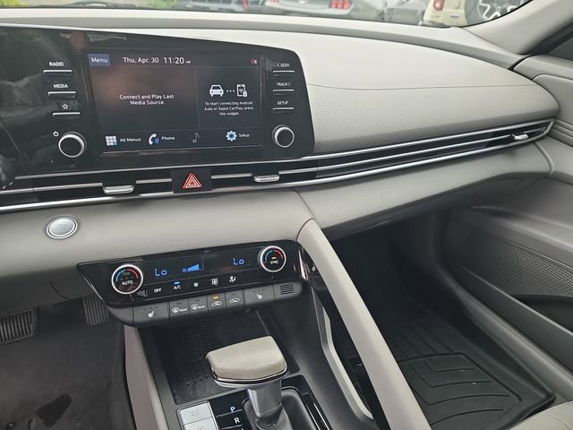 Used 2022 Hyundai Elantra SEL w/ Convenience Package FWD image 23