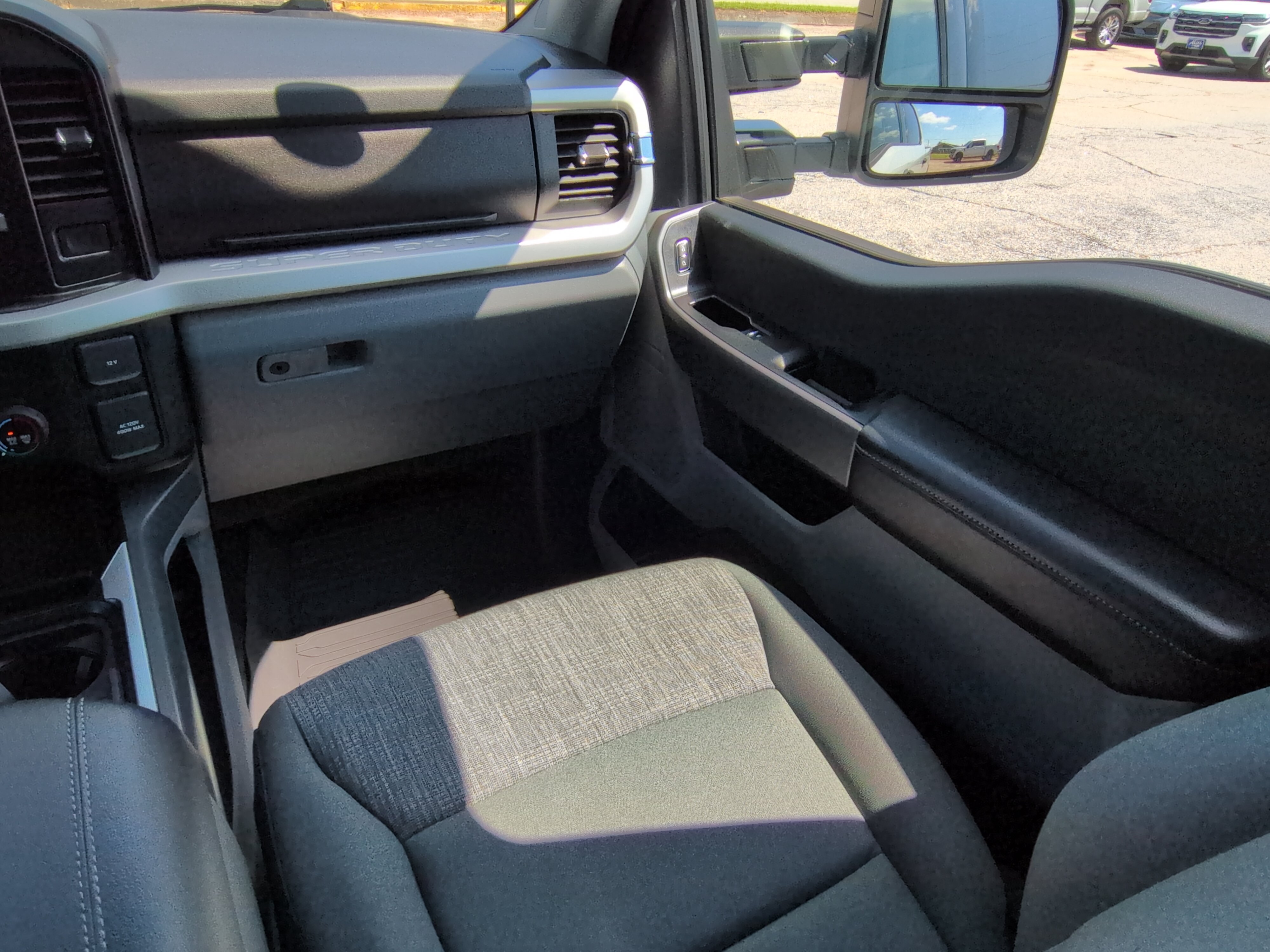 Certified 2025 Ford F250 XLT AWD/4WD image 15