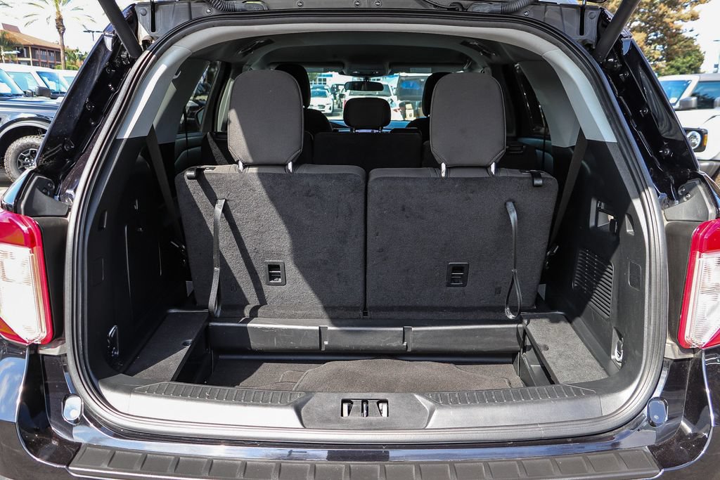 Certified 2024 Ford Explorer XLT RWD image 33