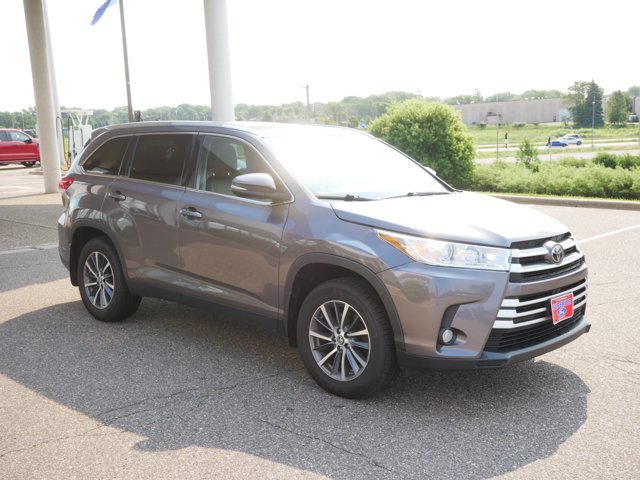 Used 2019 Toyota Highlander XLE AWD/4WD image 3