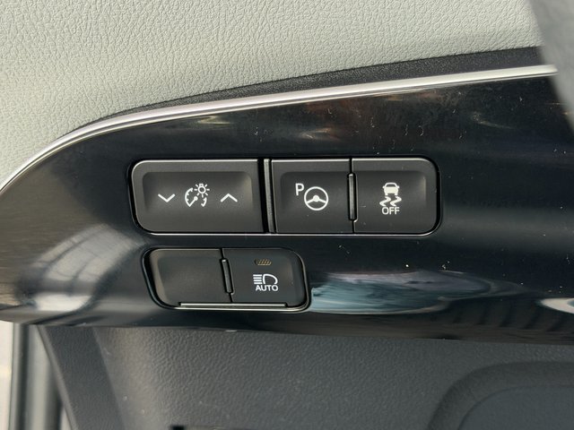 Used 2022 Toyota Prius LE FWD image 22