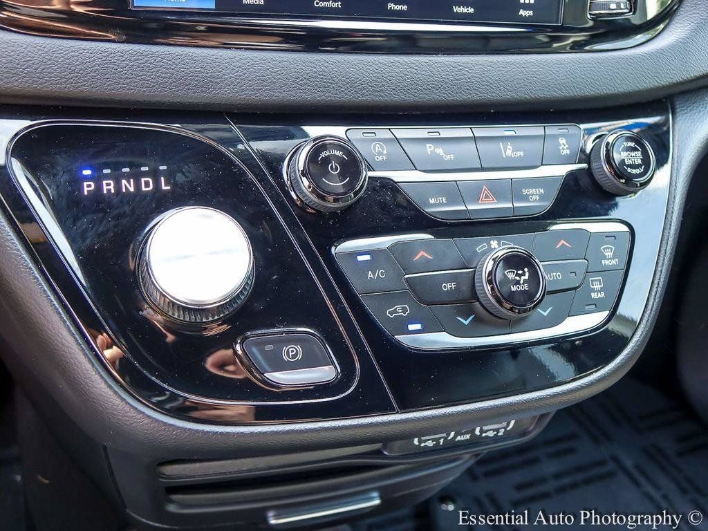 Used 2025 Chrysler Pacifica Select FWD image 17