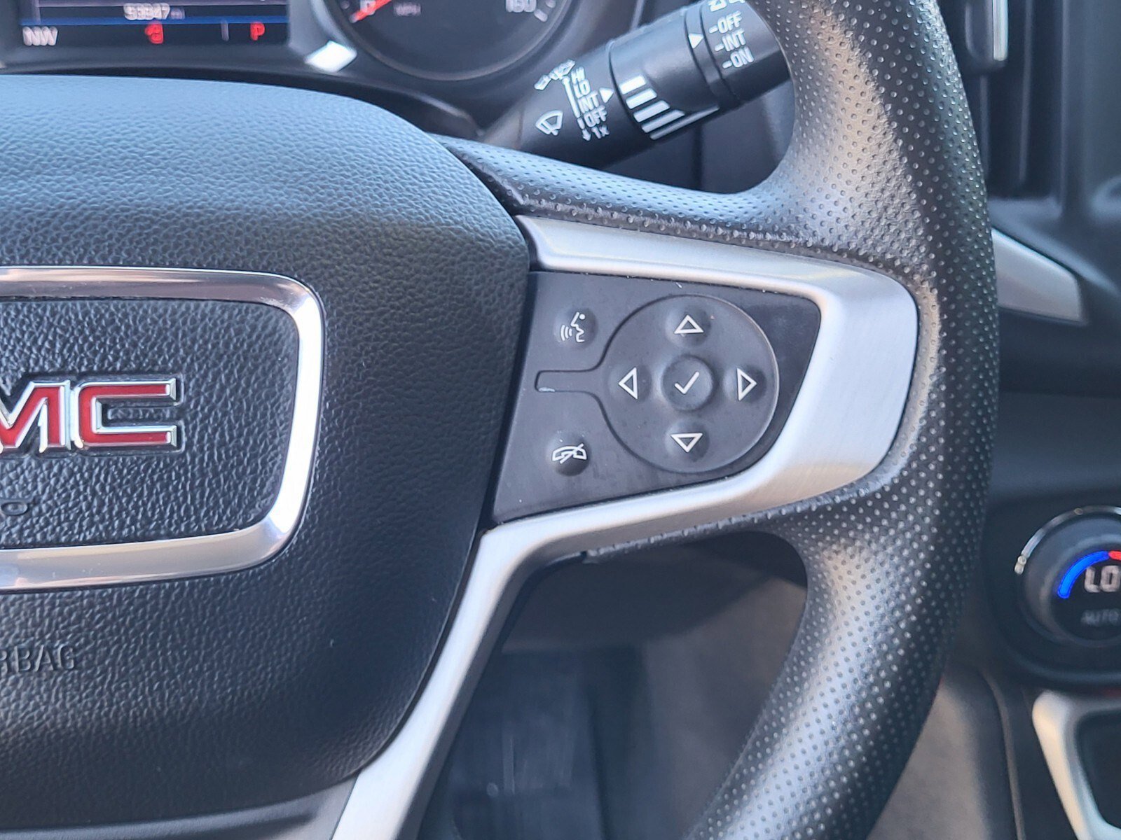 Used 2023 GMC Terrain SLE w/ Driver Convenience Package image 27