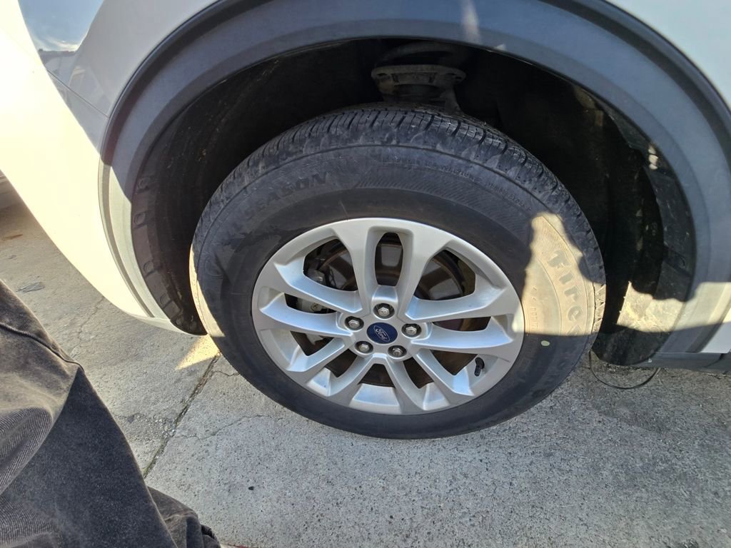 Certified 2020 Ford Escape SE image 20