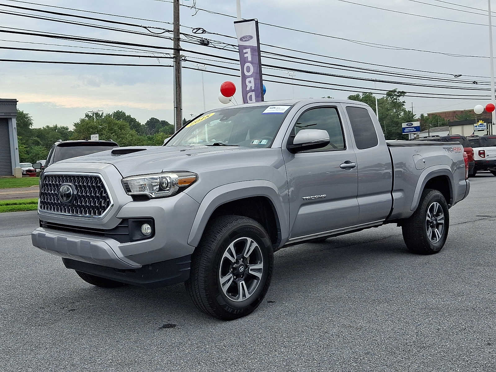 Used 2018 Toyota Tacoma TRD Sport AWD/4WD image 3