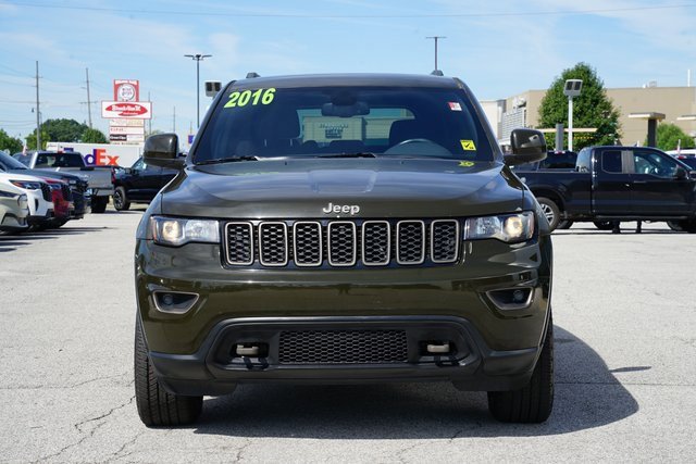 Used 2016 Jeep Grand Cherokee Laredo 75th Anniversary image 2