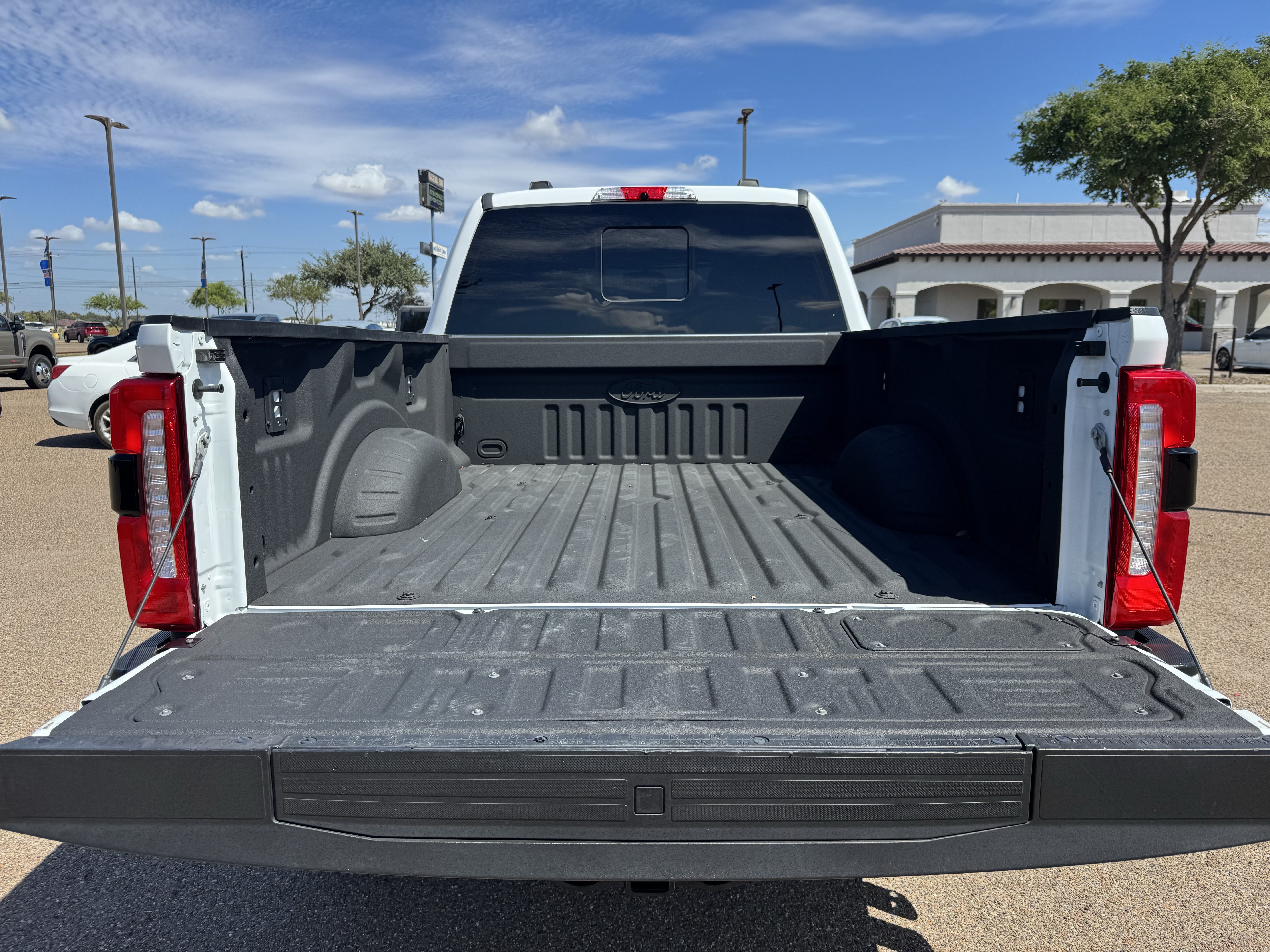 Certified 2024 Ford F250 Lariat w/ Lariat Ultimate Package AWD/4WD image 29