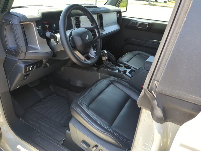 Certified 2025 Ford Bronco Outer Banks w/ Sasquatch Package AWD/4WD image 17