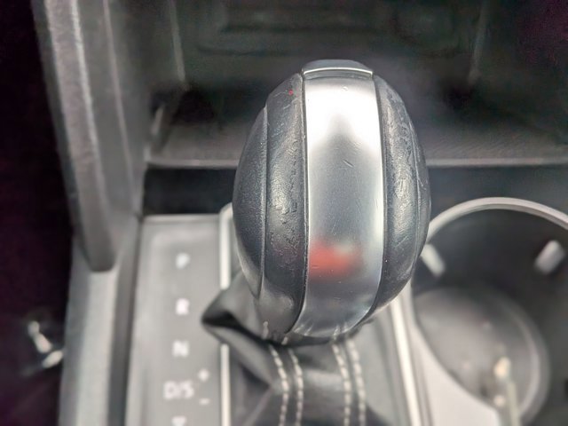 Used 2022 Volkswagen Atlas Cross Sport SE image 25