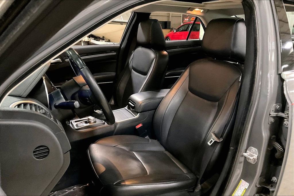 Used 2019 Chrysler 300 Limited w/ Safetytec Plus Group AWD/4WD image 24