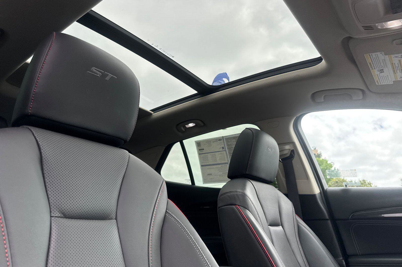 Used 2023 Buick Envision Essence w/ Sport Touring Package image 14