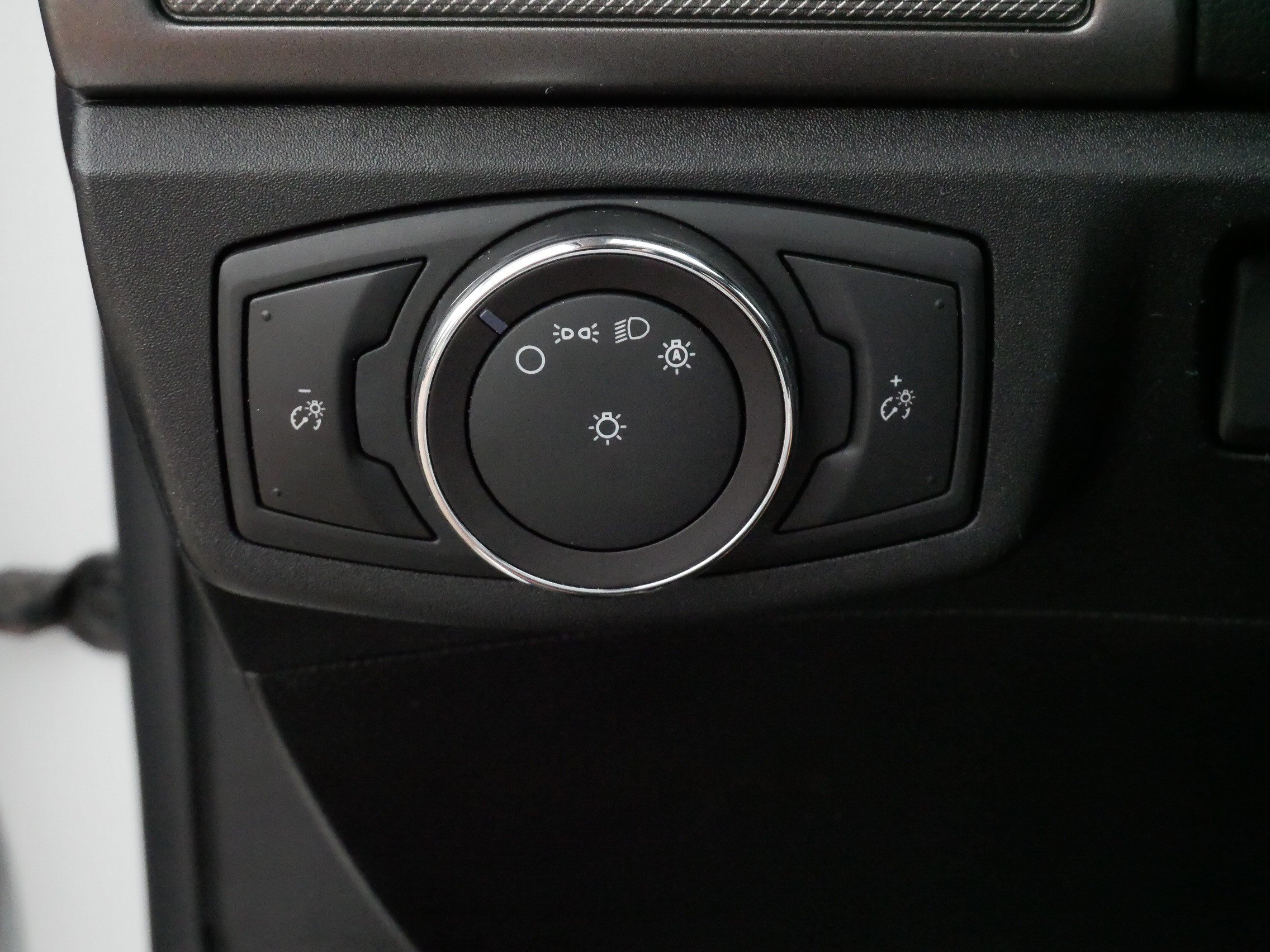 Certified 2020 Ford Fusion SE FWD image 28