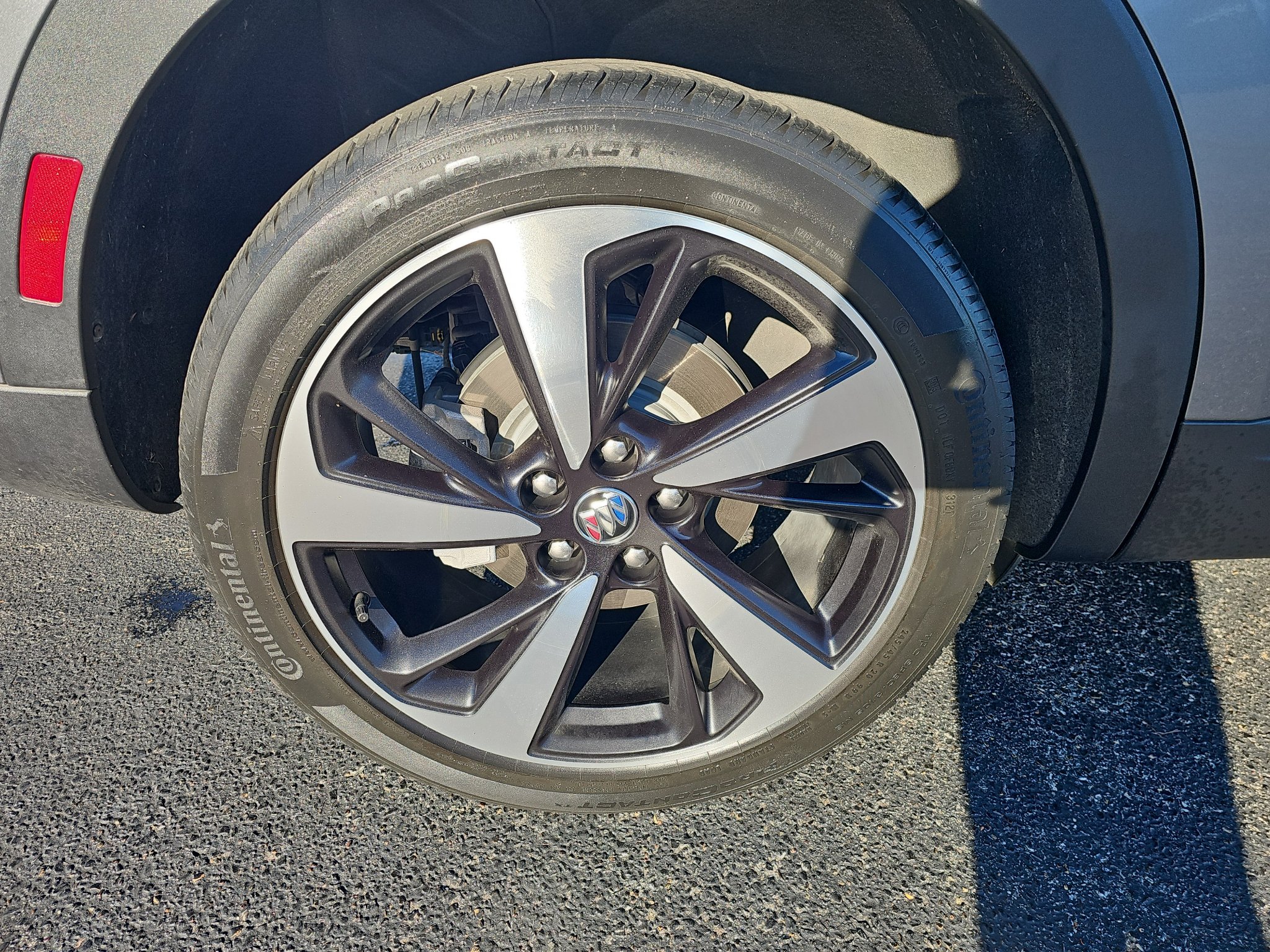 Used 2022 Buick Envision Essence w/ Technology Package I FWD image 9