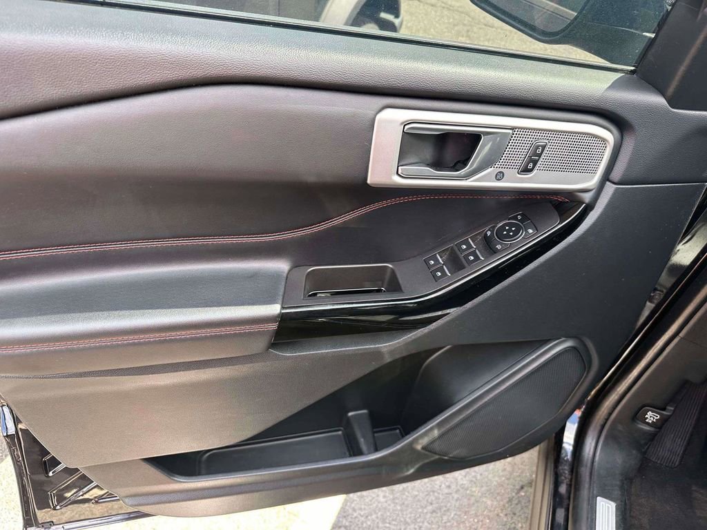 Certified 2023 Ford Explorer ST-Line AWD/4WD image 16