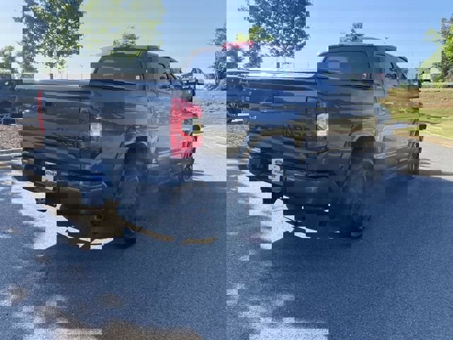 Used 2018 Toyota Tundra Limited w/ Limited Premium Package AWD/4WD image 5