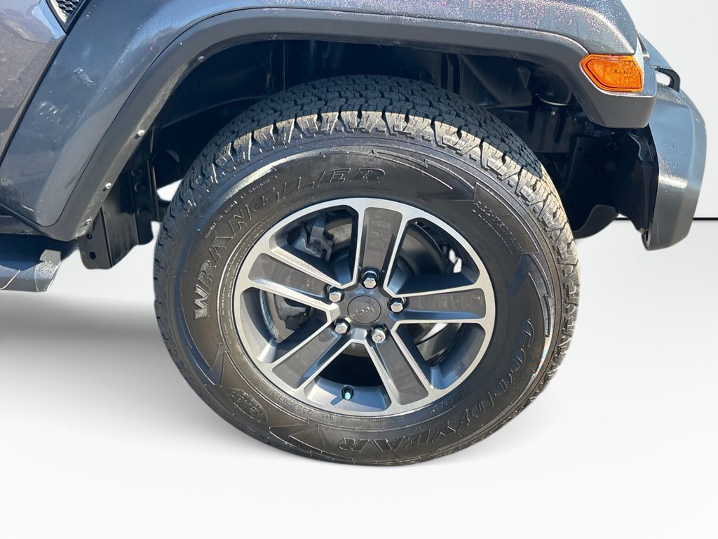 Used 2023 Jeep Wrangler Unlimited Sahara AWD/4WD image 12