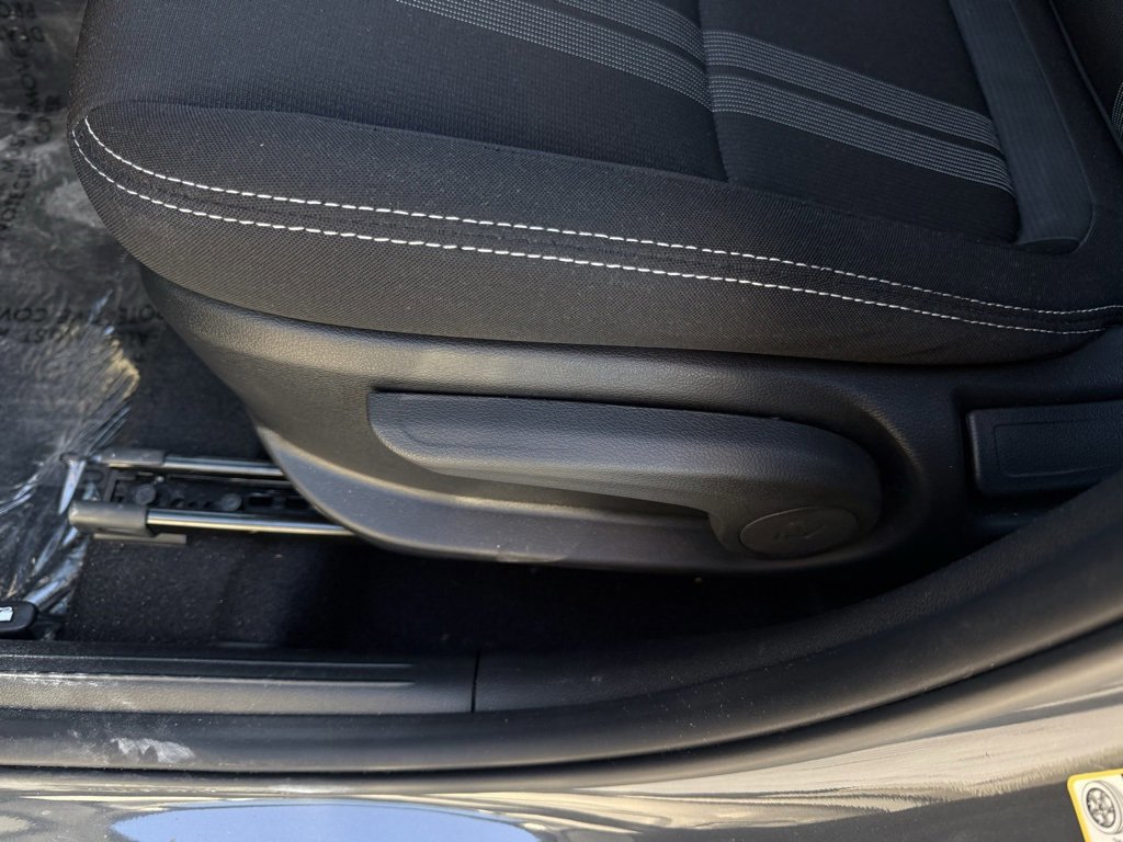 Used 2025 Hyundai Venue SEL image 11